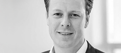 Rasmus Dehn Larsen er formand og bestyrelsesmedlem af FLEK – Foreningen af Liberale Erhvervsdrivende i Køge